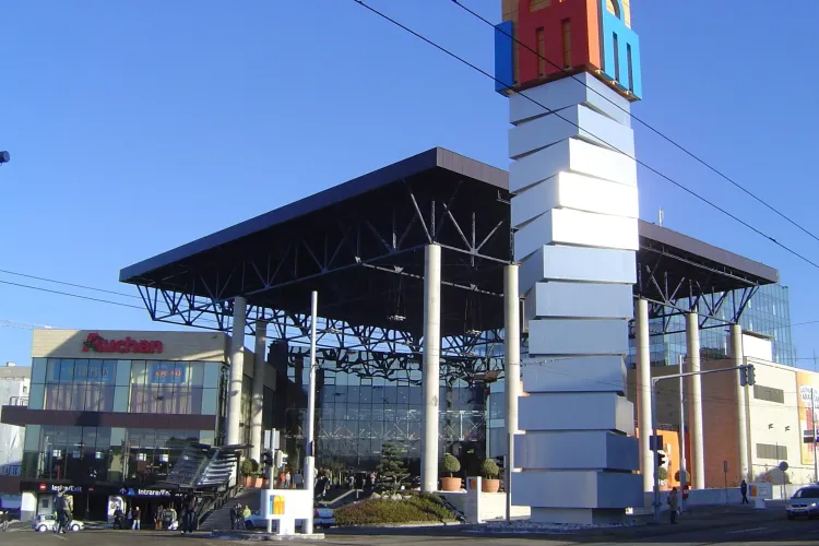 Semafor la trecerea de pietoni de la Iulius Mall Cluj