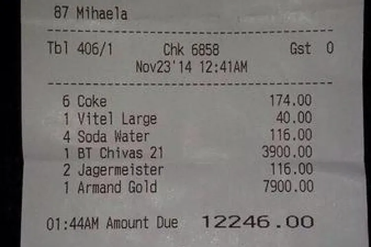 Un chelner l-a fotografiat pe Ponta în Dubai! El a prezentat și o presupusă notă de plată - FOTO