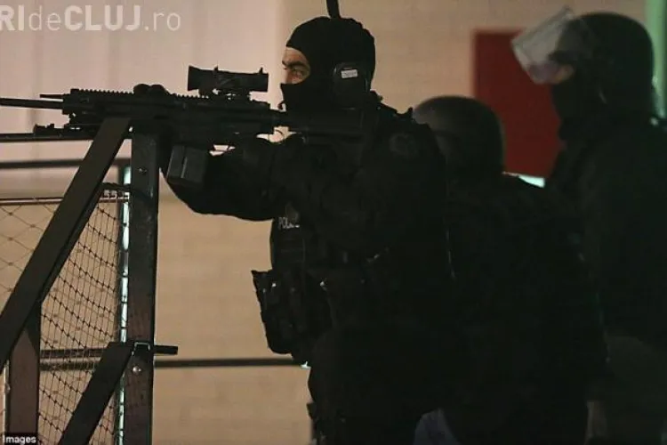 Teroriștii responsabili pentru atentatul de la Charlie Hebdo au mai omorât doi oameni. Au început să ia ostatici VIDEO LIVE