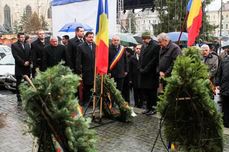 Revoluționarii au mărșăluit la Cluj, marcând 25 de ani de la Revoluția din 1989 - FOTO