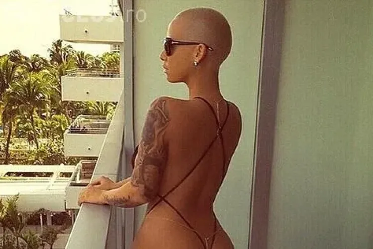 O vedetă poartă cel mai mic costum de baie! FOTO +16