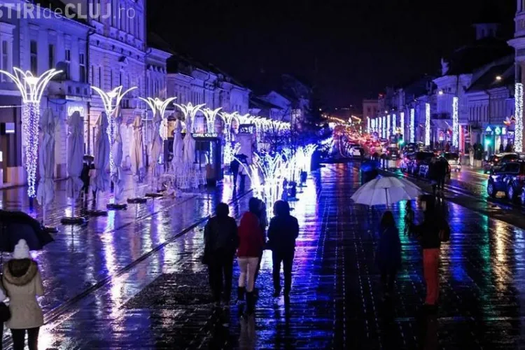 Clujul este iluminat albastru de sărbători pentru că așa au propus firmele care au câștigat licitația