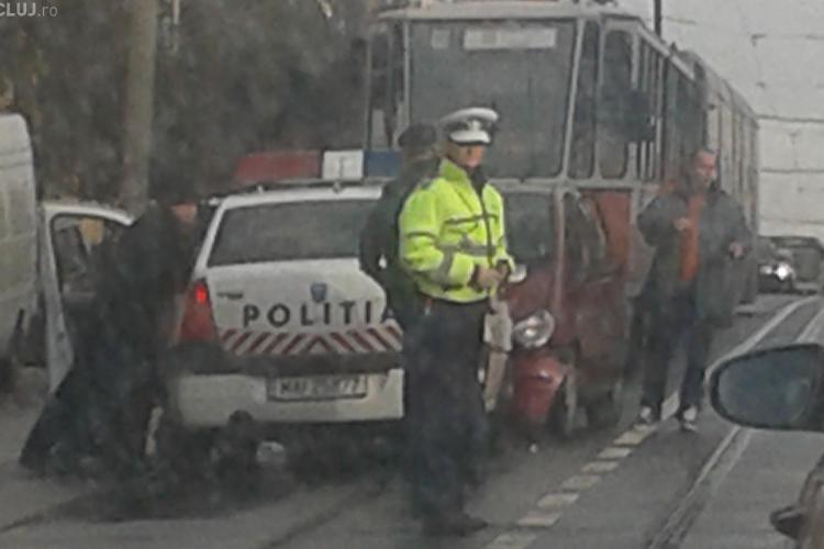 O altă mașină de Poliție făcută PRAF în Mănăștur, într-un accident pe linia de tramvai - FOTO