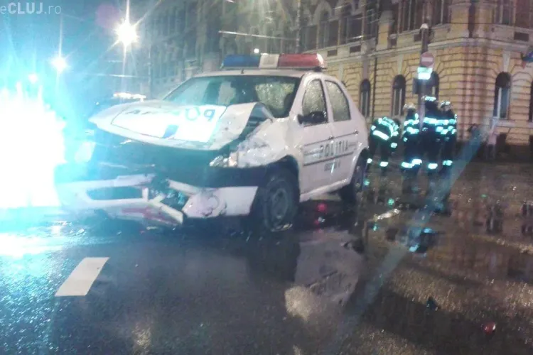 Mașină de Poliție implicată într-un accident la Cluj. Un minor a fost RĂNIT - VIDEO