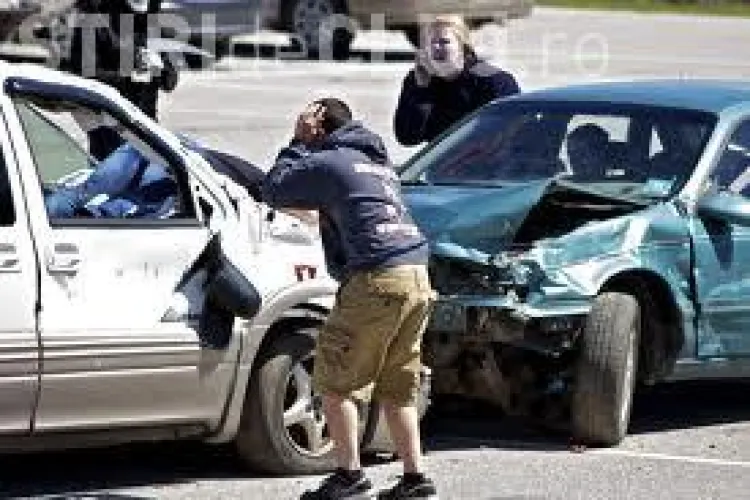 Accident în lanț în Mănăștur. Șase mașini au fost avariate după ce un șofer a făcut o ”românească”