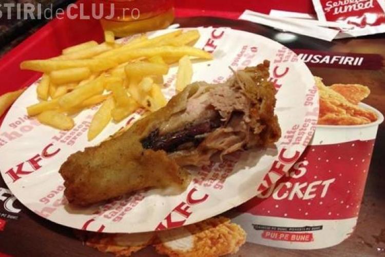 Experiență de groază a unui român la KFC: ”M-a izbit un miros puternic de hoit” FOTO
