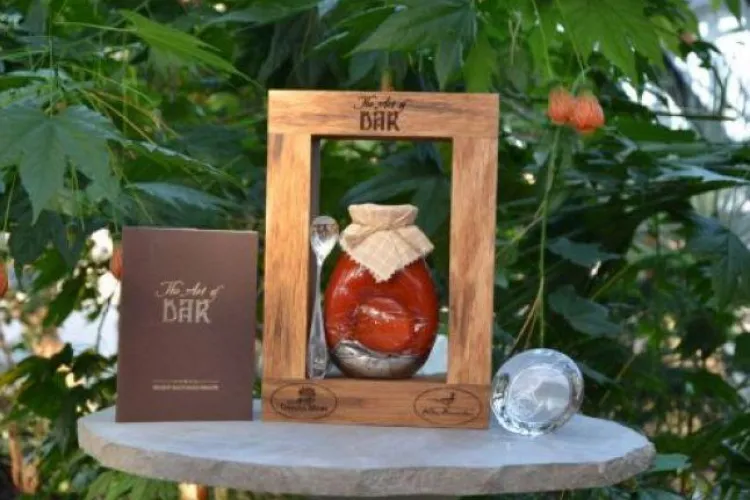 Presa din Anglia o acuză pe o româncă din Viscri că face avere din dulceaţa de 365 de euro borcanul