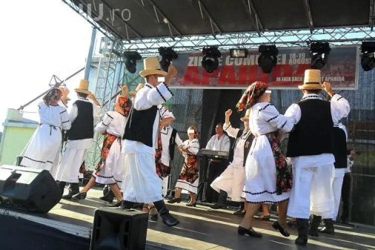 Tinerele din ansamblul Someș Apahida, hărțuite de profesorul de dans. Vezi declarațiile halucinante ale fetelor