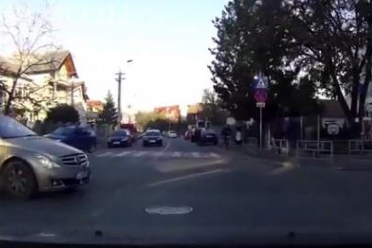 Aproape de accident în intersecția cu strada Septimiu Albini - VIDEO