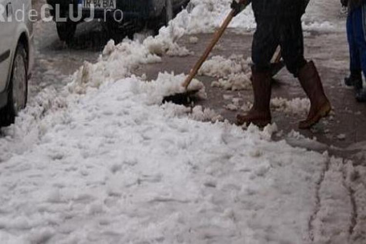 Proprietarii de imobile din centrul Clujului, somați să curețe trotuarele de gheață  și zăpadă