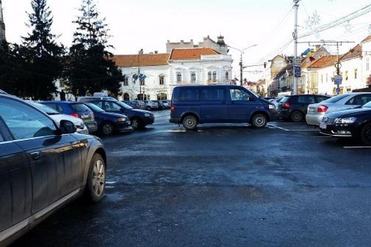 Cum se blochează o parcare cu plată la Cluj: ”Și-a lăsat mașina în mijlocul drumului” FOTO