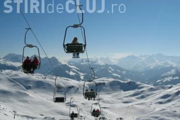 Telescaunul de la Buscat s-a blocat din cauza oscilațiilor de tensiune: Patru schiori au sărit VOLUNTAR