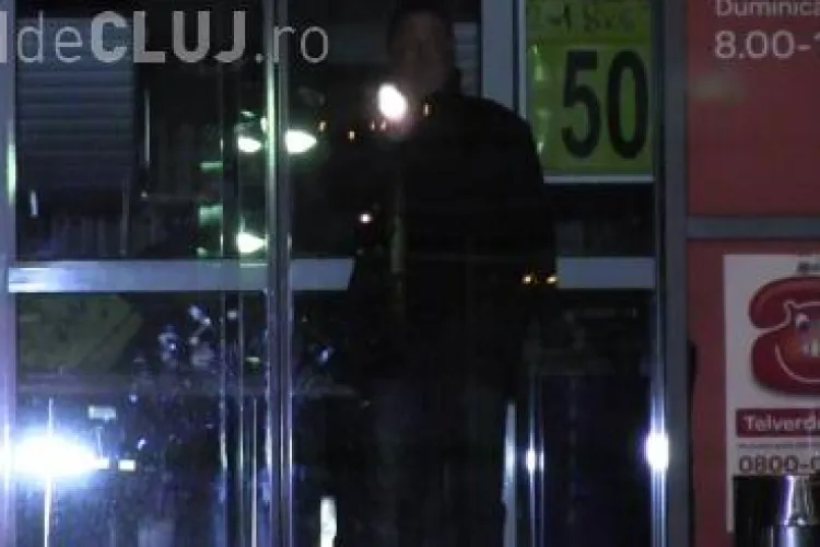 Au rămas ”captivi” în singurul supermarket din Dej - VIDEO