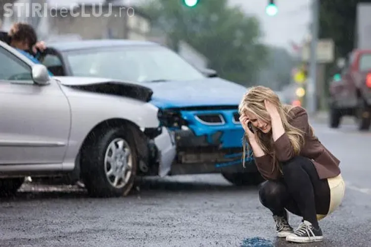 Accident în Baciu! Un șofer băut și-a făcut praf mașina