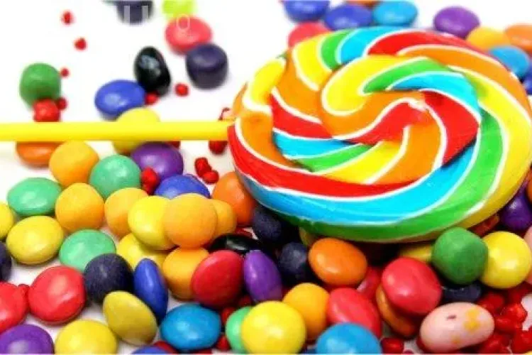 Bomboane umplute cu cioburi de sticlă, vândute la un magazin clujean - FOTO