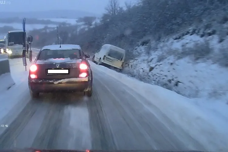 TIR-uri blocate la Cluj din cauza drumurilor înzăpezite VIDEO