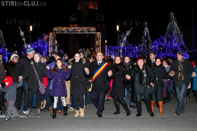 Clujenii au sărbătorit Unirea Principatelor în centrul orașului. Au jucat hora cu primarul și au asistat la focul de artificii FOTO VIDEO
