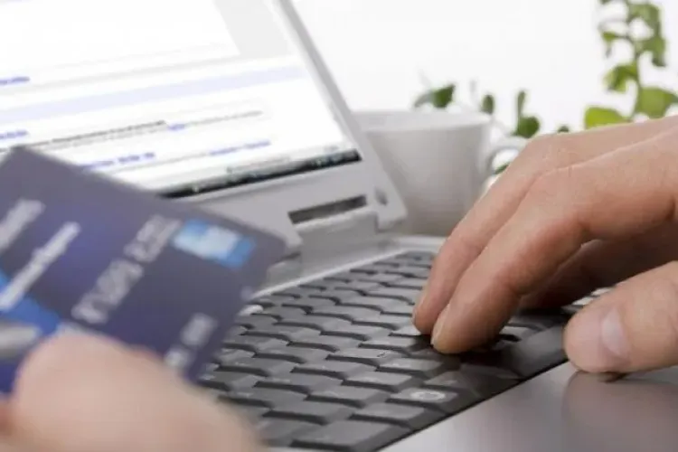 Un mare magazin online din România a dat FALIMENT