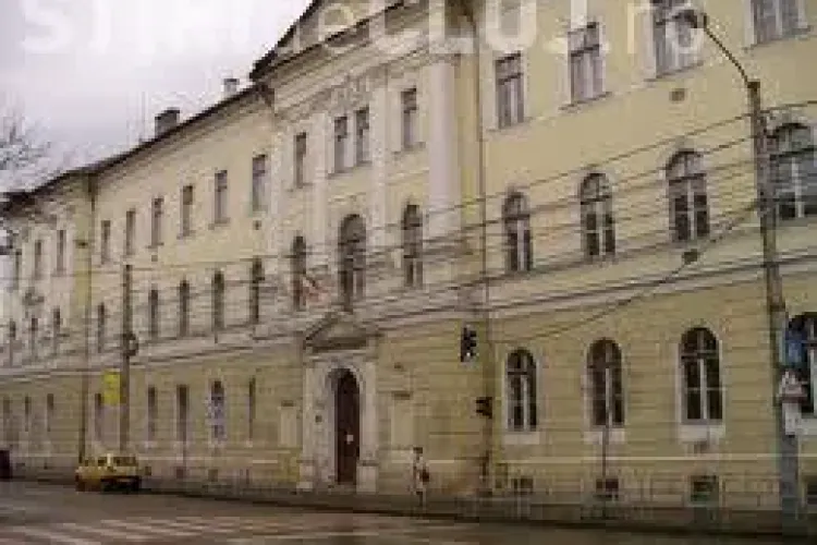 Elevii de la Liceul Gheorghe Șincai, ANCHETAȚI pentru că îi bășcălesc pe profesori pe Facebook