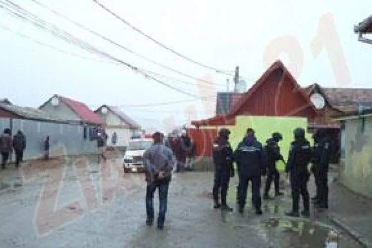 Bărbatul evadat din arest IPJ Cluj, căutat în cartierul de romi din Turda