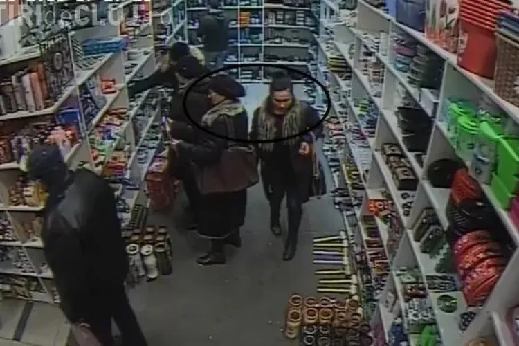Hoațe profesioniste în acțiune la Cluj! Au furat în 30 de secunde două portofele. Dacă le recunoști sună la 112 - VIDEO