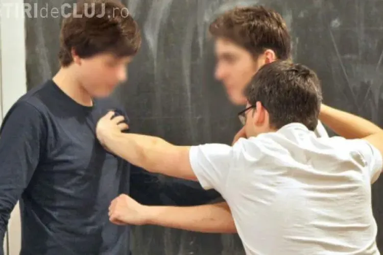 Cluj: Bătăile între elevi încep de pe Facebook și Twitter