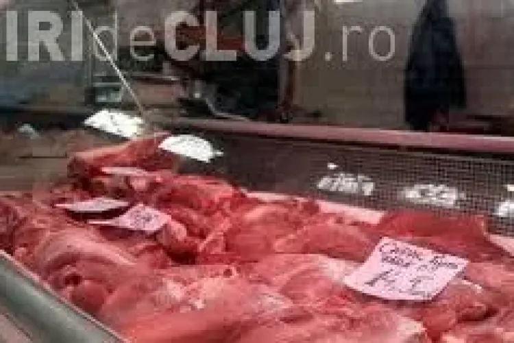 Magazin din Cluj amendat cu 20.000 lei de polițiști. Vindea produse expirate și băutură de contrabandă