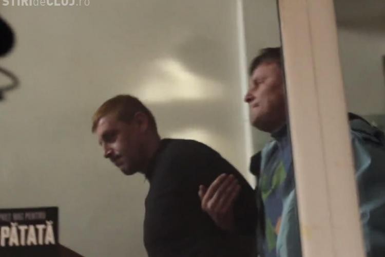 Imagini cu evadatul de la Cluj, prins la Alba. S-a vopsit pe păr - VIDEO de la ARESTARE