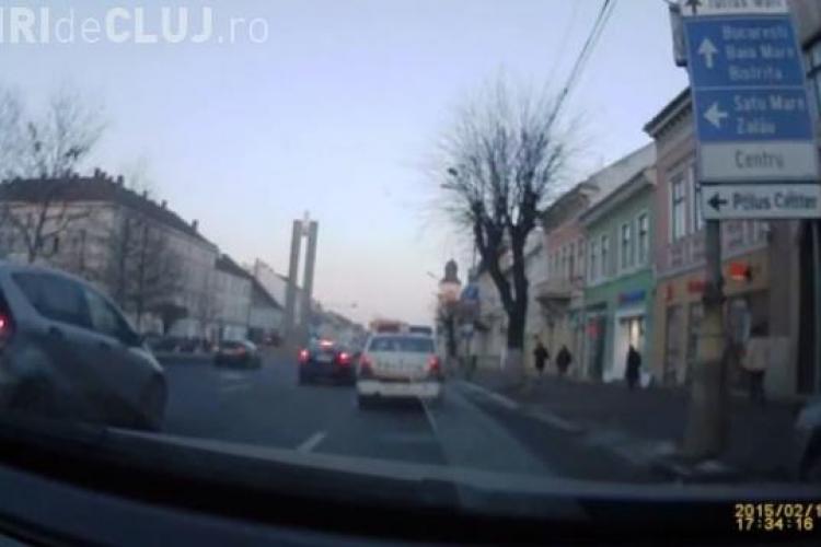 Cum trece Poliția pe ROȘU la Cluj, fără pic de jenă: Dacă procedăm noi la fel, pierdem permisul VIDEO