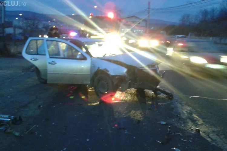 Accident pe varianta Zorilor - Mănăștur. O șoferiță a scăpat volanul în curba de 180 de grade - FOTO