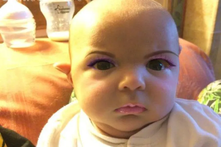 Pozele unui copil i-au speriat pe internauţi - FOTO