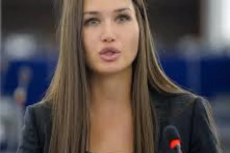 Elena Băsescu a ales deja numele băiețelului ei