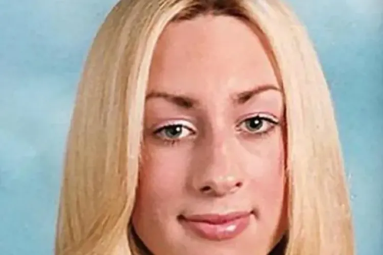 Și-au bătut joc de ea pentru că era urâtă. Femeia care s-a schimbat TOTAL și acum toți bărbații vor să o CUCEREASCA! 