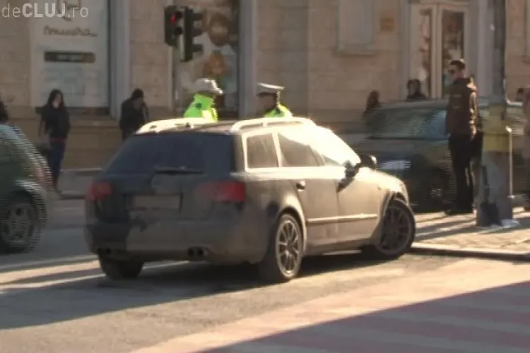 A parcat la Cluj fix în intersecție și i-au ridicat mașina - VIDEO