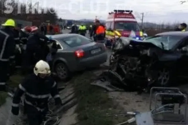 Accident pe centura Vâlcele - Apahida cu cinci victime! Un șofer ”kamikaze” a ieșit glonț în fața unei mașini