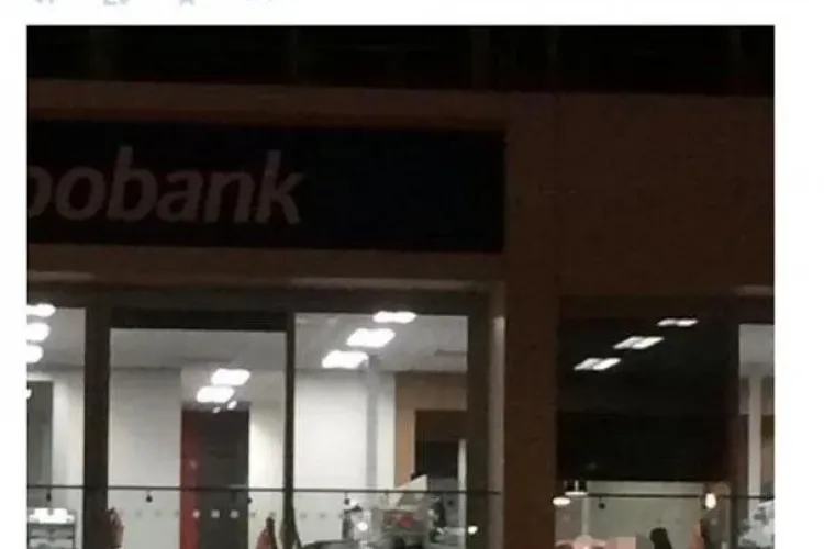 Au făcut dragoste în birou, dar nu ȘTIAU că îi vede toată lumea - FOTO