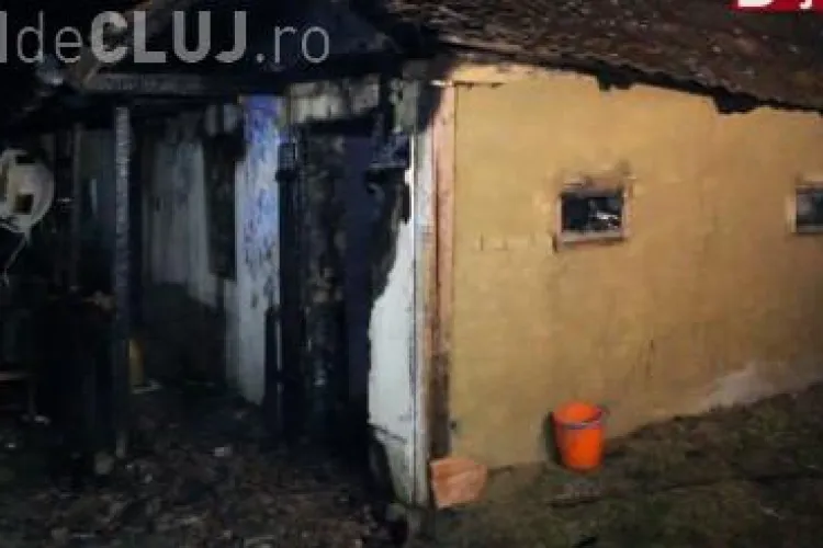 Incendiu la o casă din Mociu. Un bărbat a murit VIDEO