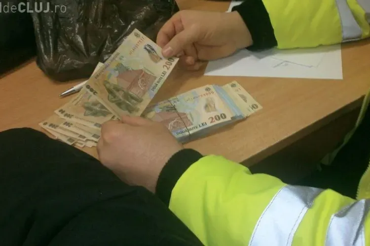 O clujeancă a găsit un TEANC de BANI pe stradă și i-a predat! Păgubitul a fost ȘOCAT