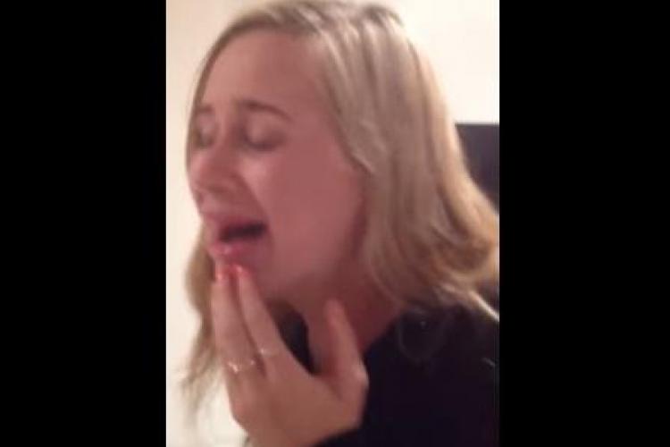 Ce se întâmplă când o tânără folosește un aparat pentru mărit buzele - FUNNY VIDEOS