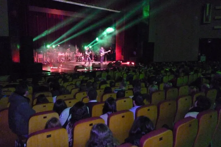 Iris, Coco, Pact și Semnal M au cântat pentru a-l salva pe paramedicul clujean Florin Benea. Peste 800 de clujeni au participat la concert