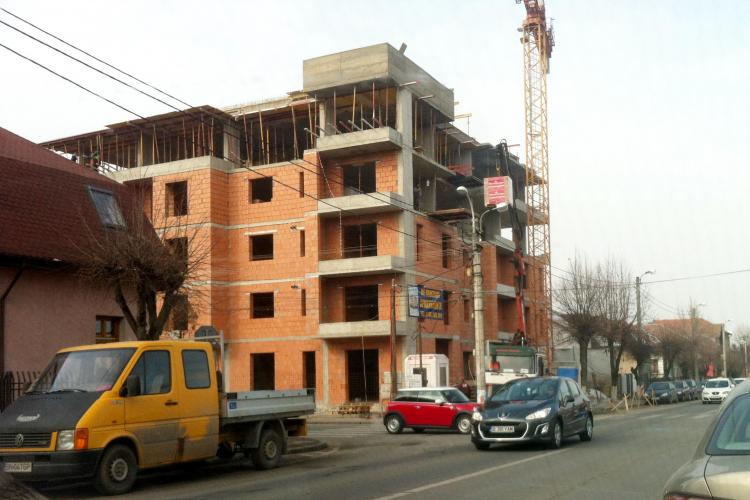 Locuitori din Andrei Mureșanu, nemulțumiți de construcția unui bloc în cartierul lor FOTO