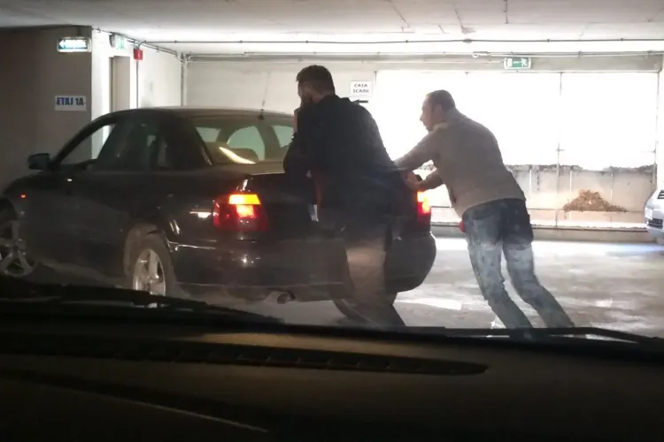 Ghinion în parkingul Primăriei Cluj-Napoca! I-a murit mașina. Ce a URMAT - FOTO