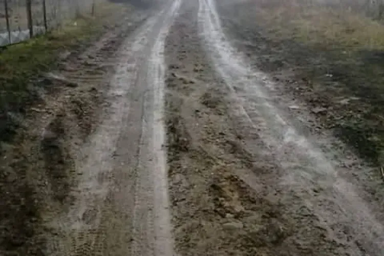 Clujenii de pe strada Rubinului către Emil Boc: O să avem utilități când vor fi copiii la facultate? - FOTO