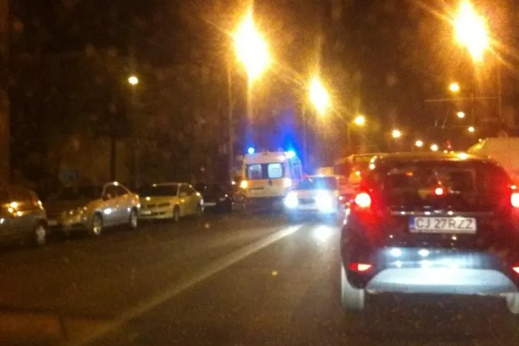 Accident între un autobuz și un autoturism pe Nicolae Titulescu FOTO