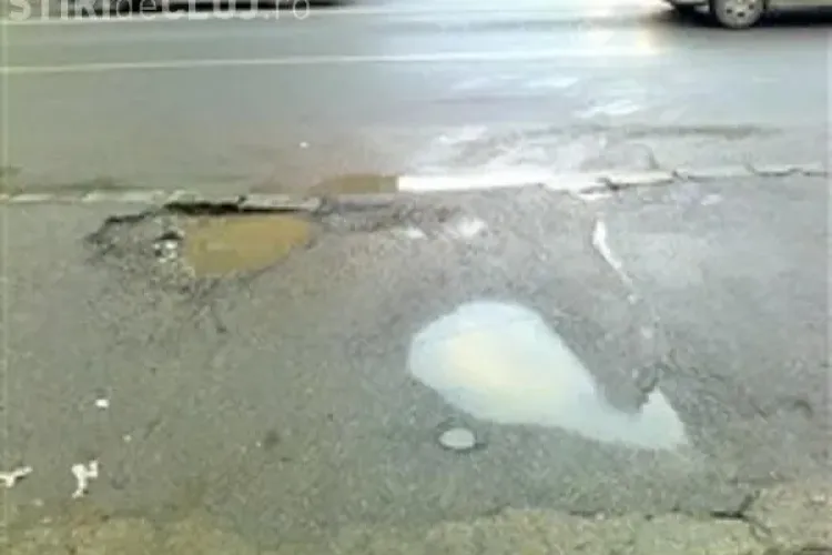 Trotuarul de pe Teodor Mihali e o bătaie de joc la adresa Capitalei Europene a Tineretului - FOTO