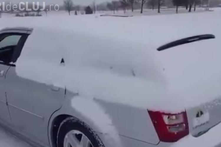 Cum își curăță rușii mașina de zăpadă. Sunt nebuni de LEGAT - FUNNY VIDEO