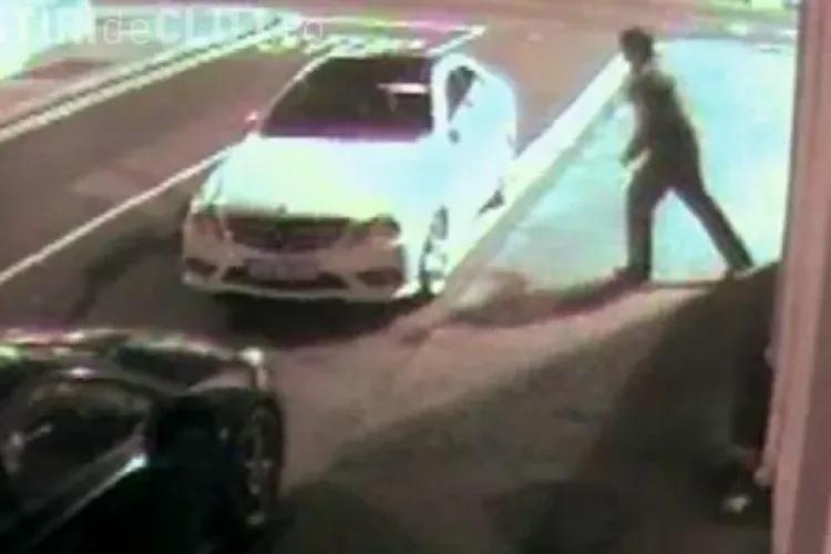 Mercedes vs. hoț! Și-a dat singur KO încercând să spargă mașina cu o cărămidă - FUNNY VIDEOS