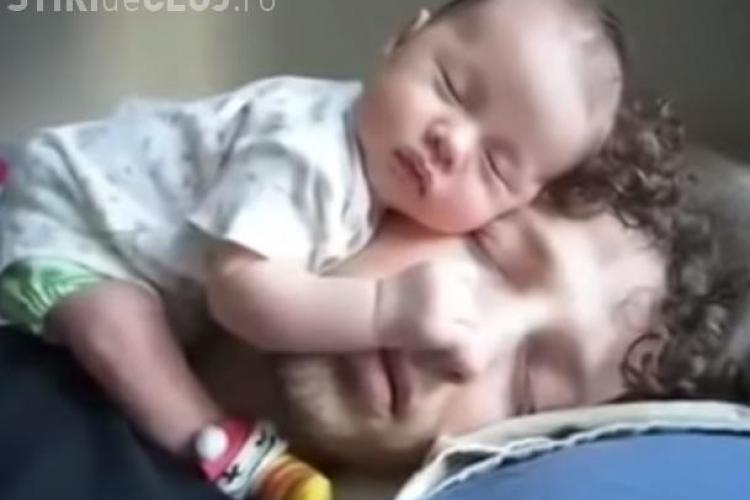 Un copil a adormit pe fața tatălui epuizat - VIDEO