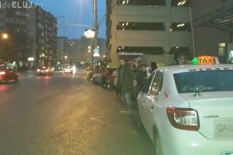 Clujul e orașul NIMĂNUI! Taximetriștii parchează cum vor, iar Poliția Locală e inexistentă - FOTO