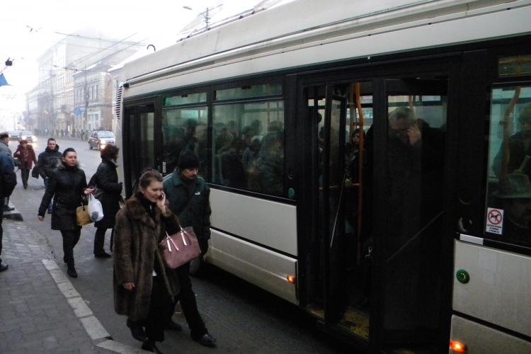 Cluj - Război declarat pensionarilor care aglomerează mijloacele de transport